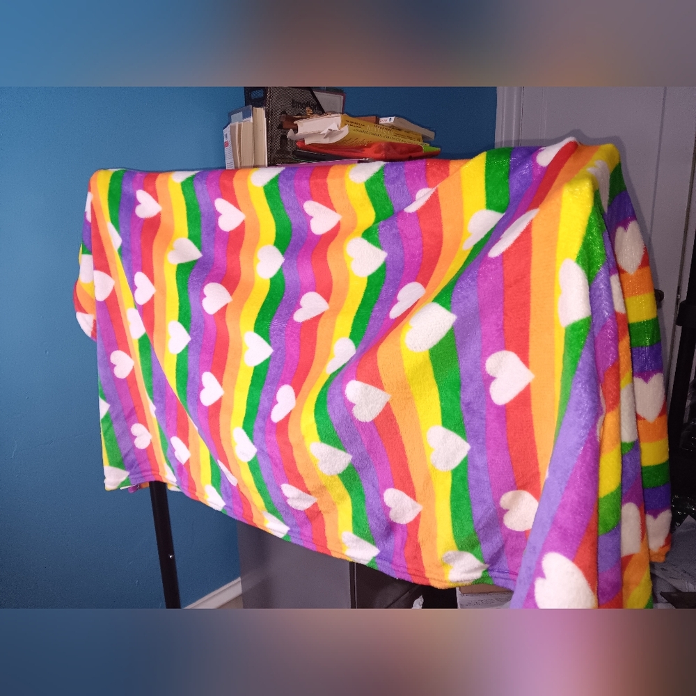 Rainbow Stripped Heart Twin Size Throw Pre-owned